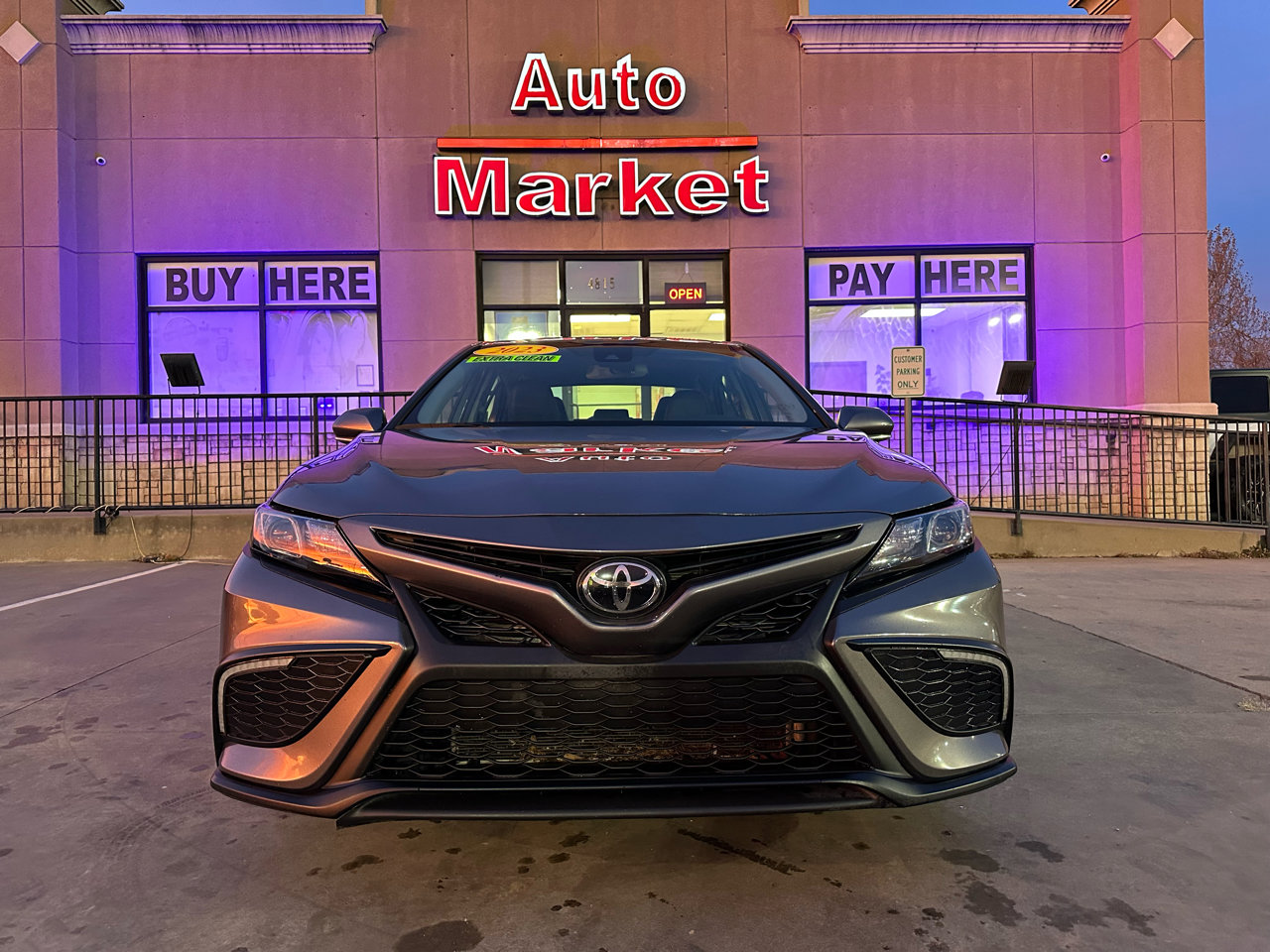 Used 2023 Toyota Camry SE image 2