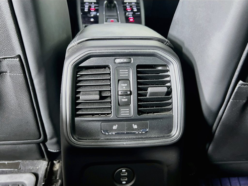 Certified 2024 Porsche Macan S AWD/4WD image 27