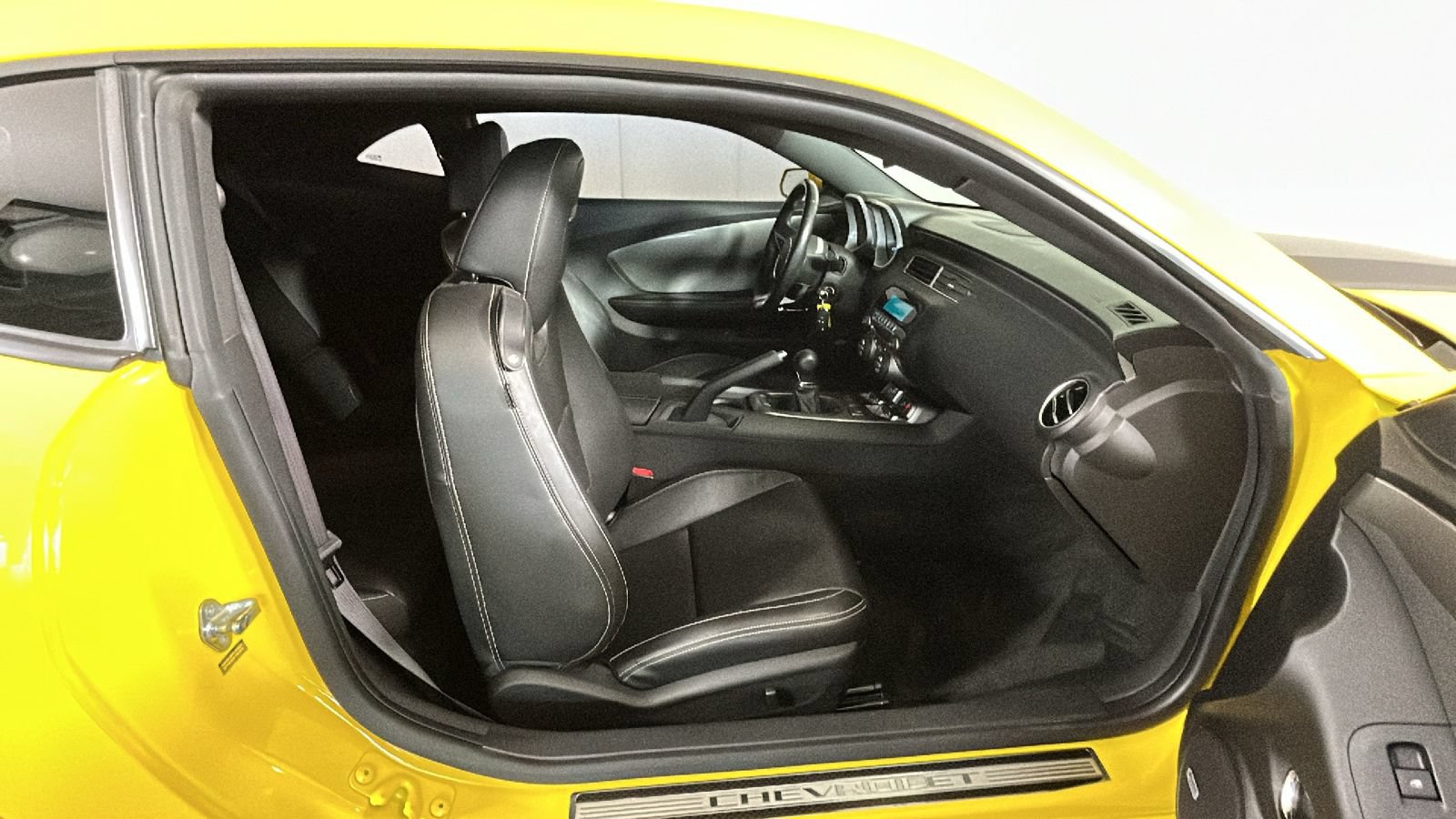 Used 2010 Chevrolet Camaro SS RWD image 30