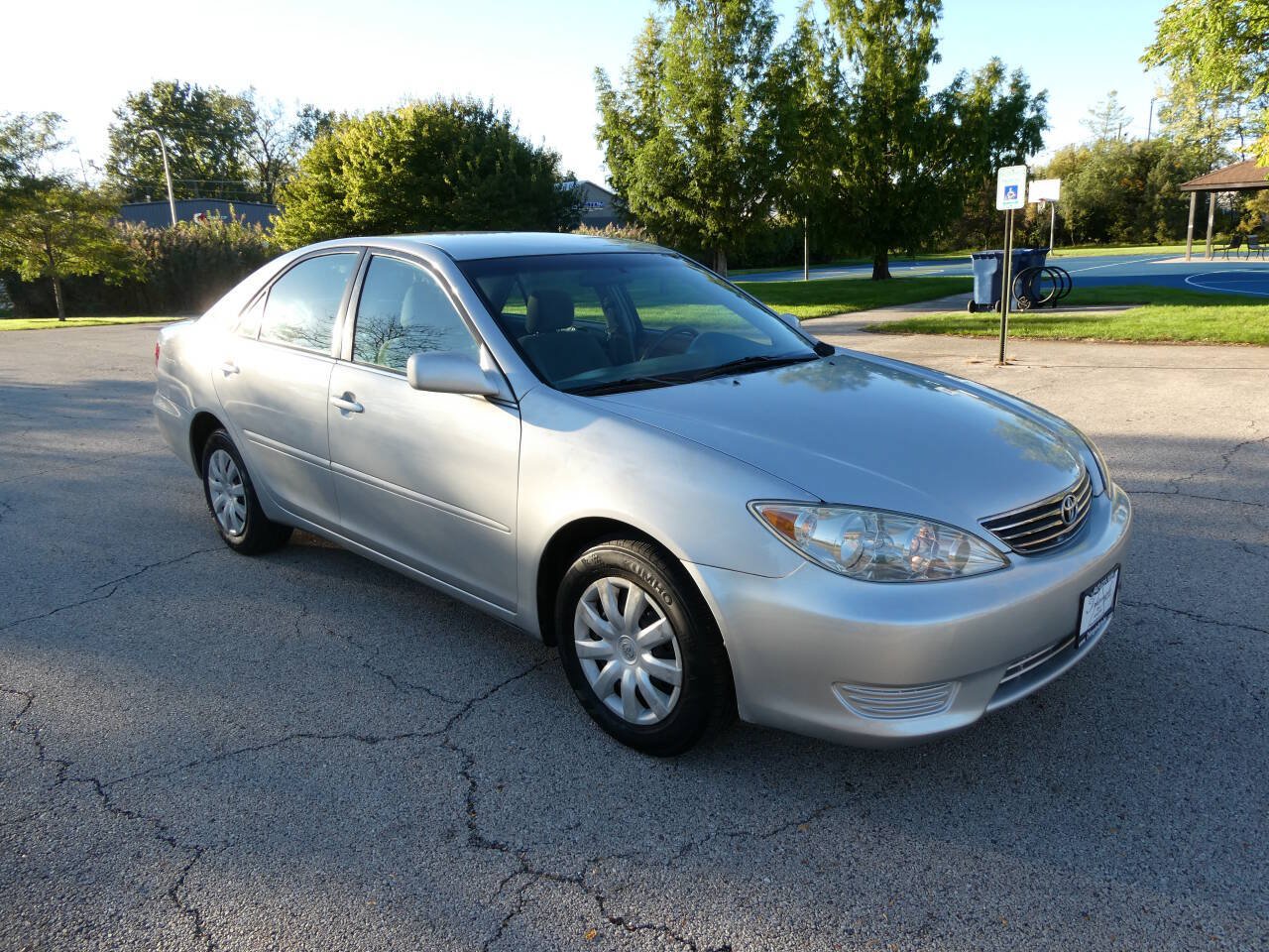 Used 2005 Toyota Camry LE FWD image 3