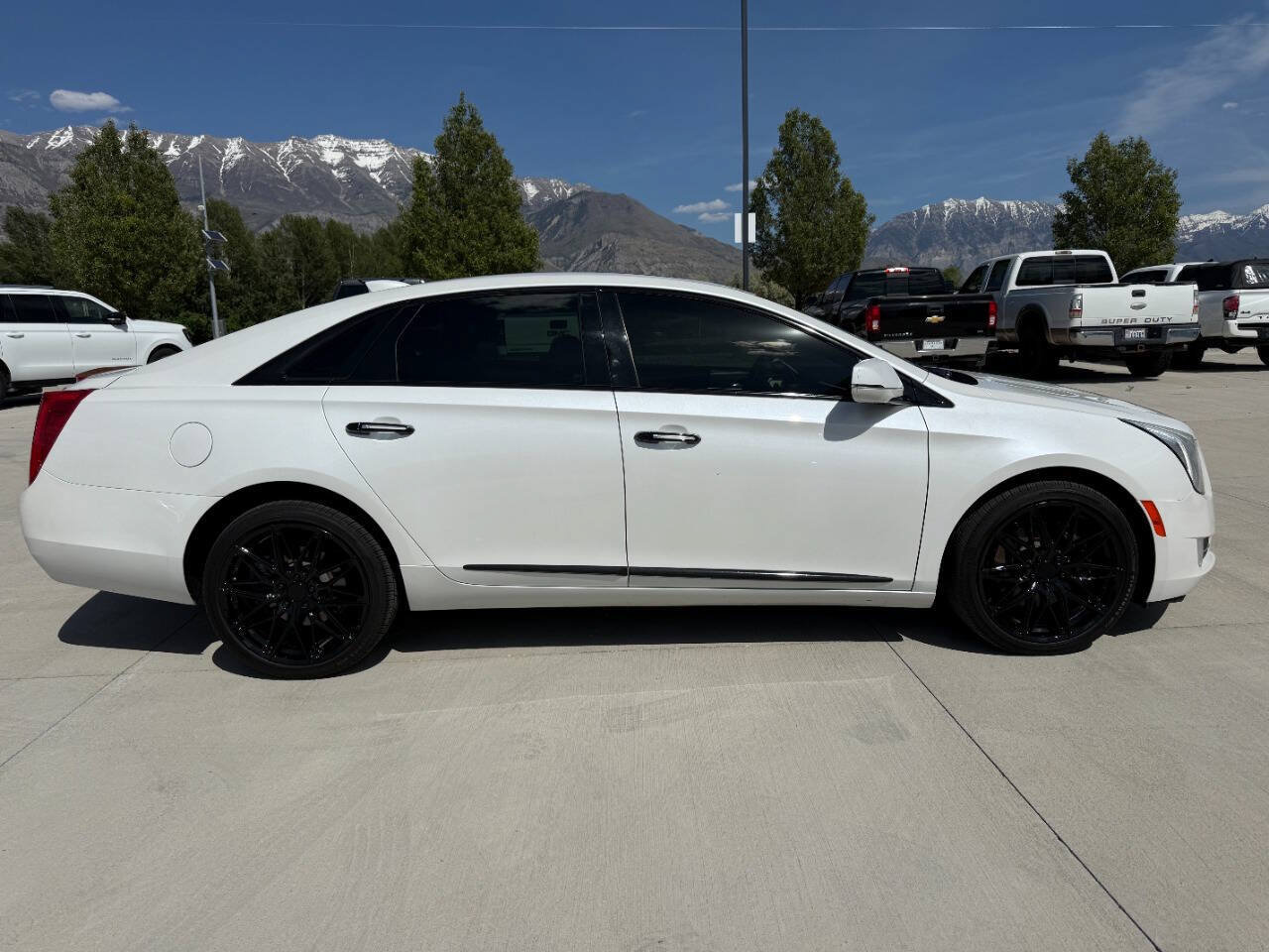 Used 2016 Cadillac XTS Vsport Platinum AWD/4WD image 2