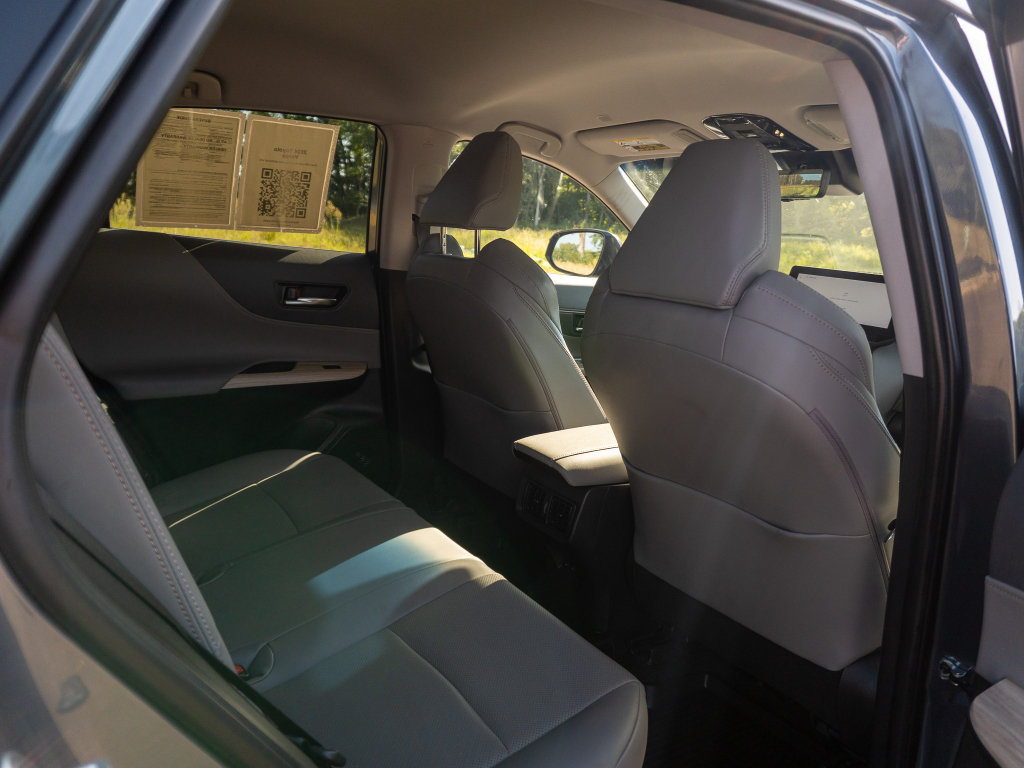 Used 2024 Toyota Venza Limited AWD/4WD image 15