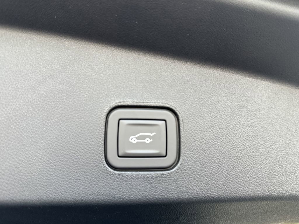 New 2026 Cadillac Lyriq V w/ Exterior Carbon Fiber Package image 34