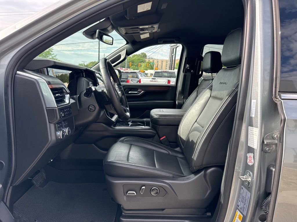 Used 2025 GMC Yukon Denali AWD/4WD image 14