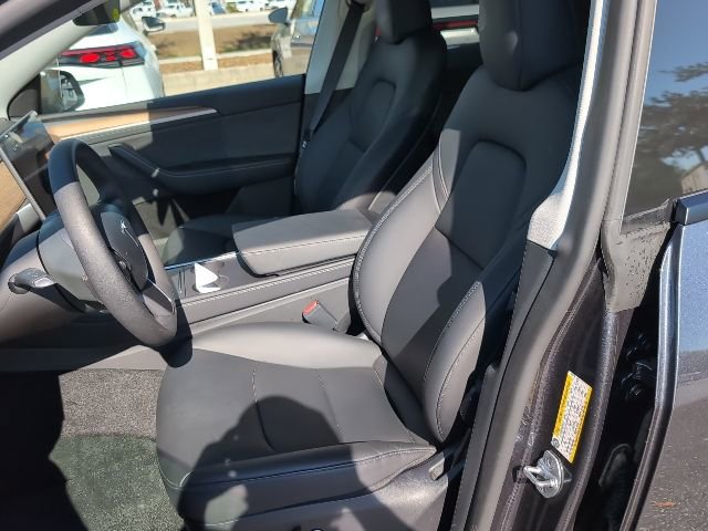 Used 2025 Tesla Model Y Long Range image 9