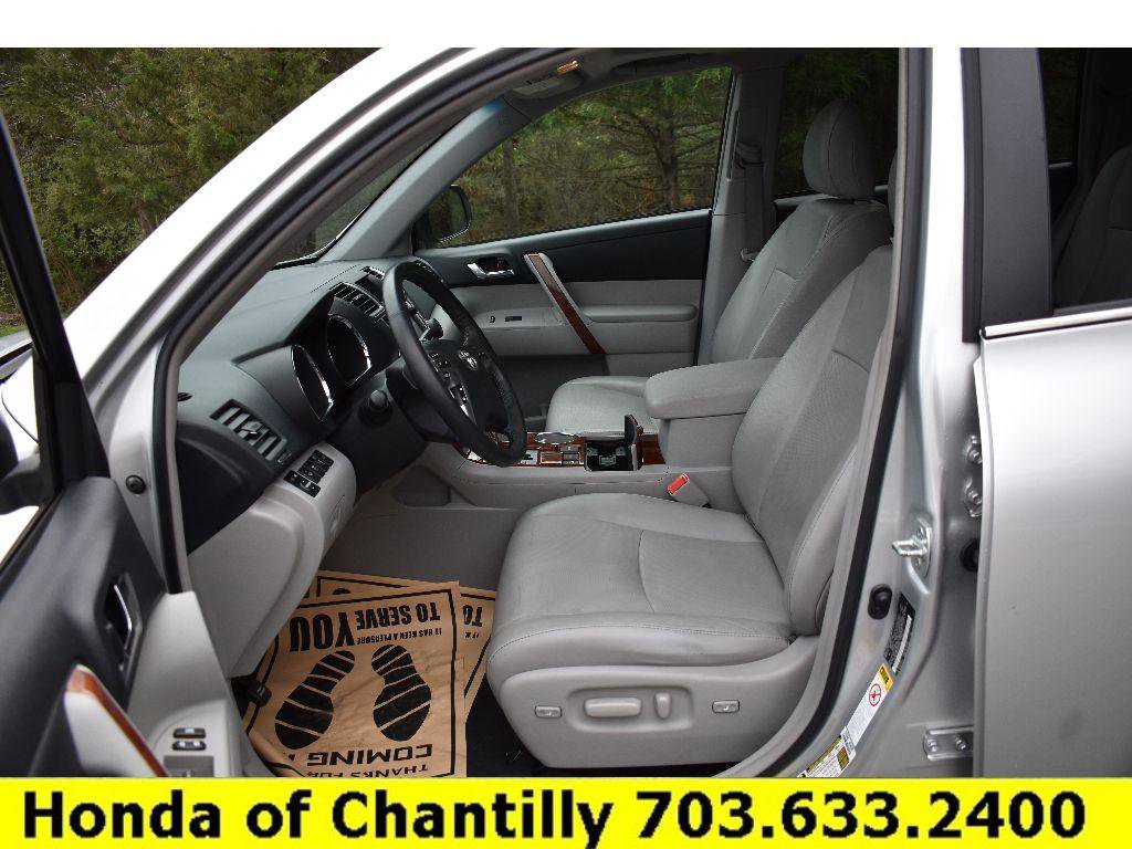 Used 2013 Toyota Highlander Limited image 26