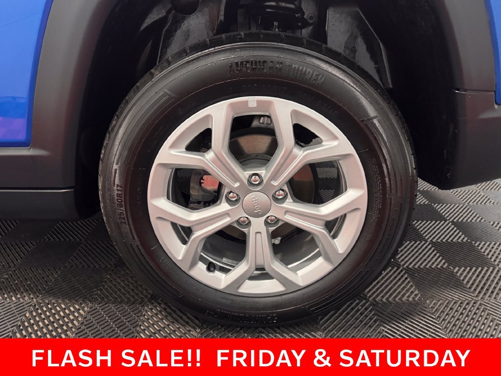 Used 2024 Jeep Compass Latitude AWD/4WD image 12