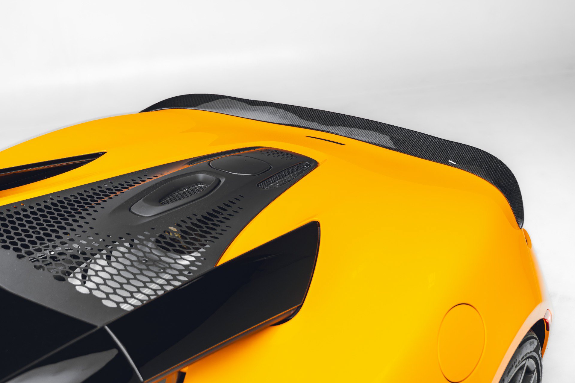 Used 2023 McLaren Artura RWD image 24