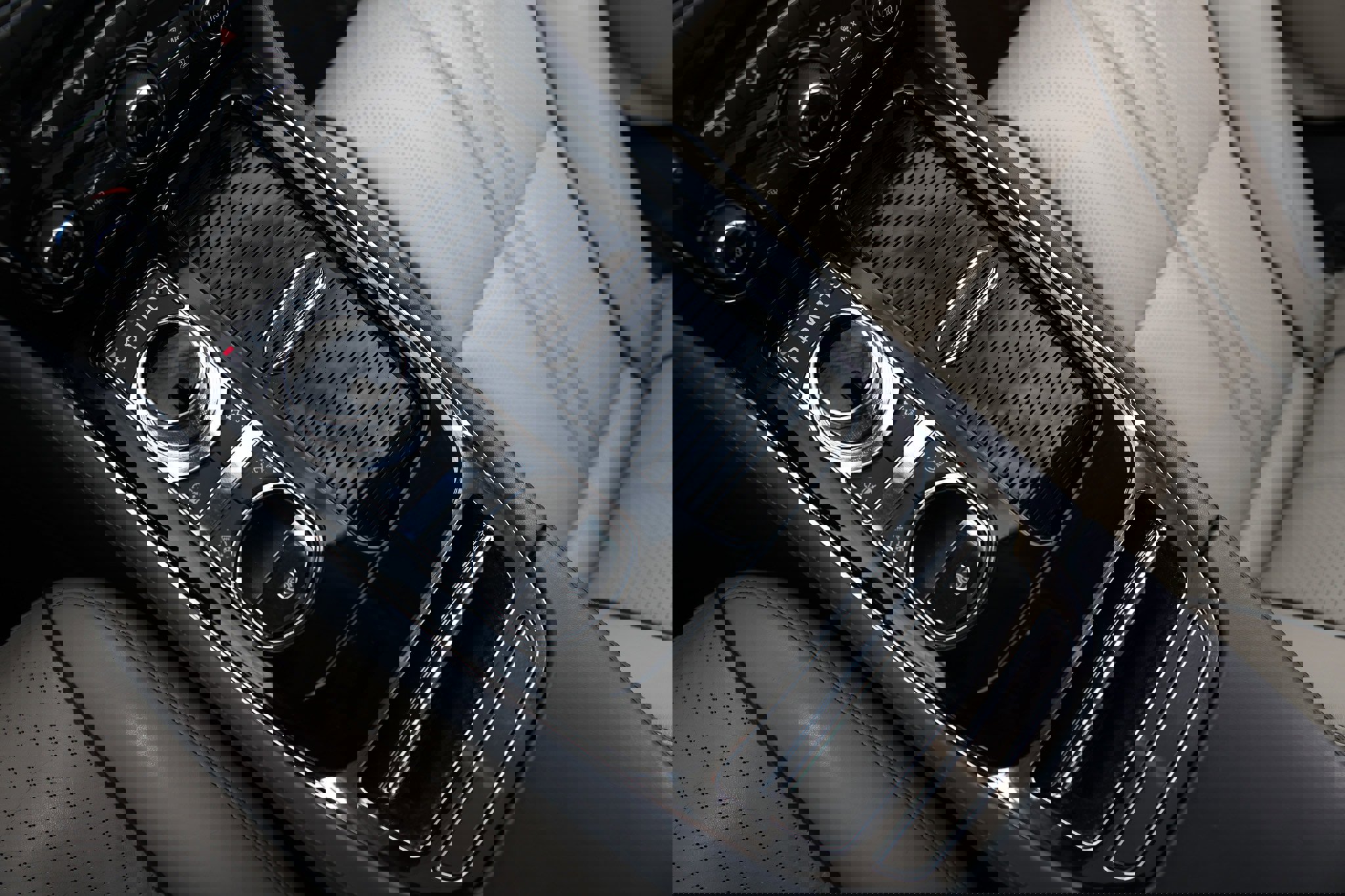 Used 2019 Jaguar XJ R-Sport image 42