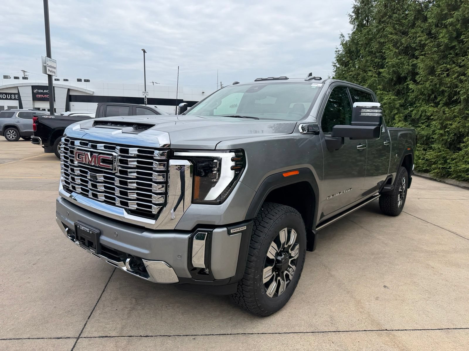New 2026 GMC Sierra 3500 Denali w/ Denali Reserve Package AWD/4WD image 7