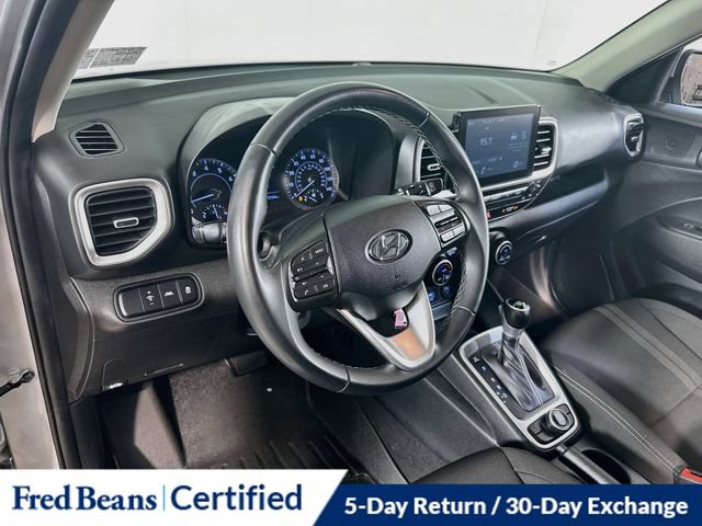 Certified 2021 Hyundai Venue SEL FWD image 18