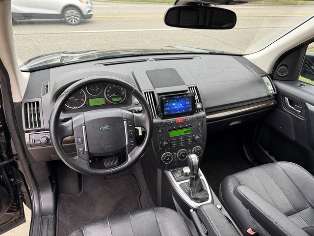 Used 2011 Land Rover LR2 HSE image 12