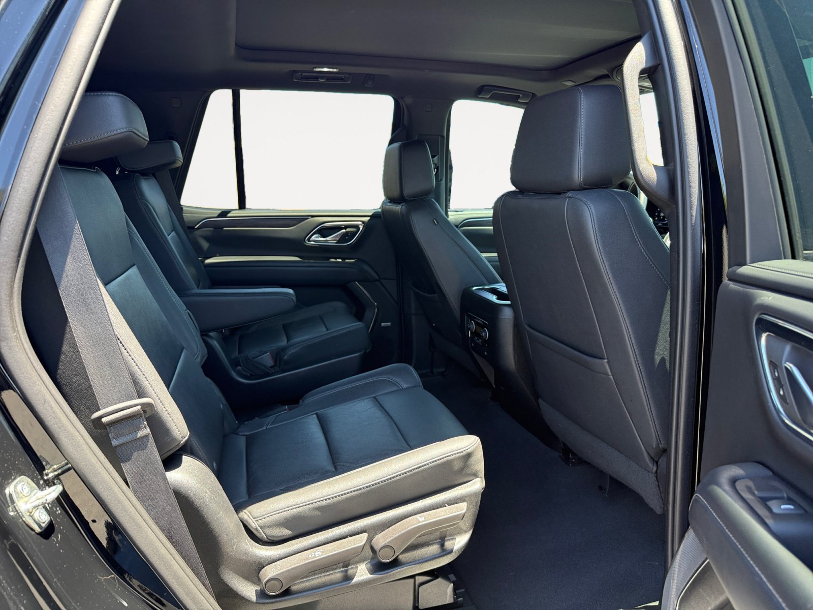 Used 2023 Chevrolet Tahoe Z71 w/ Luxury Package AWD/4WD image 18