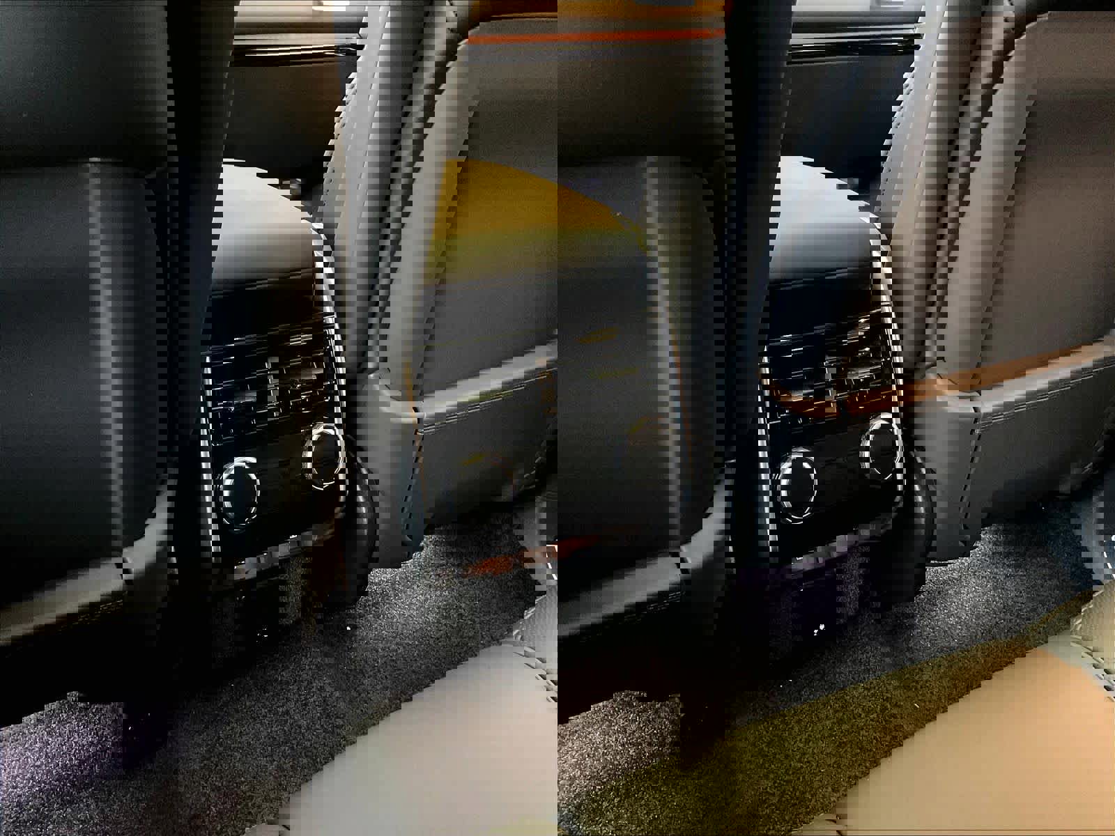 New 2025 Land Rover Range Rover SE image 15