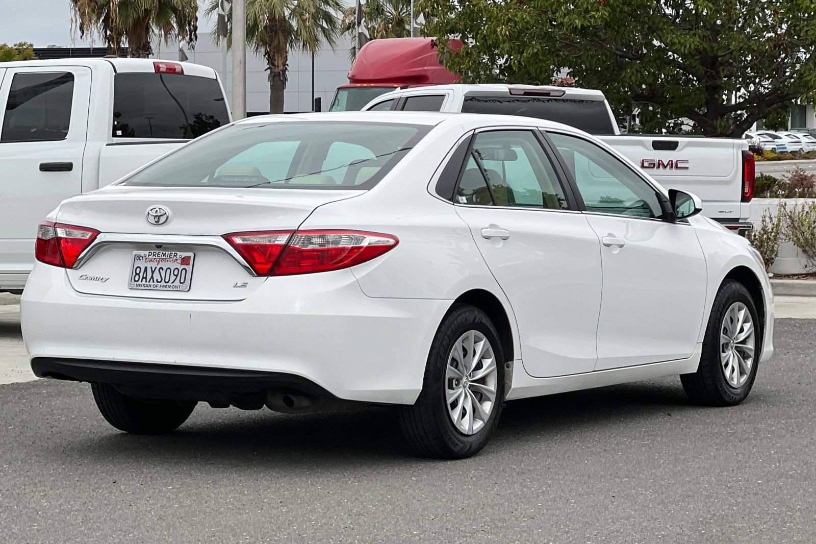 Used 2017 Toyota Camry LE FWD image 4