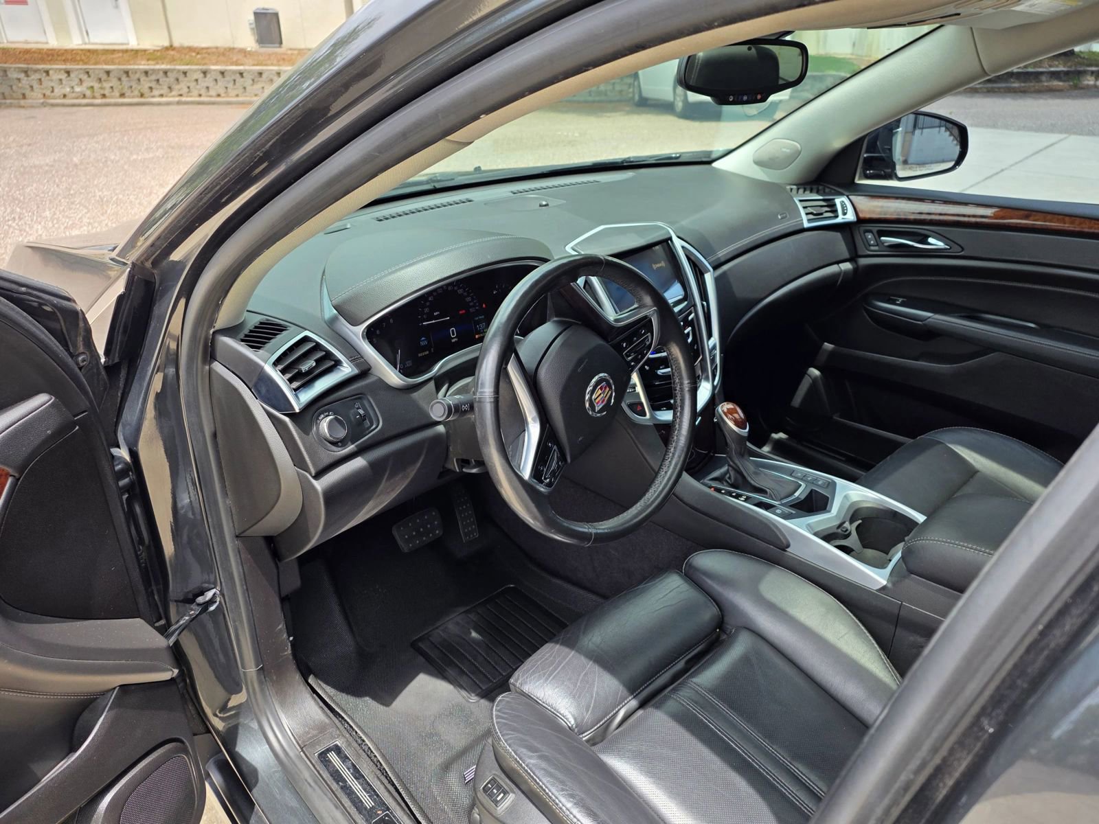 Used 2016 Cadillac SRX Luxury w/ Driver Awareness Package FWD image 4