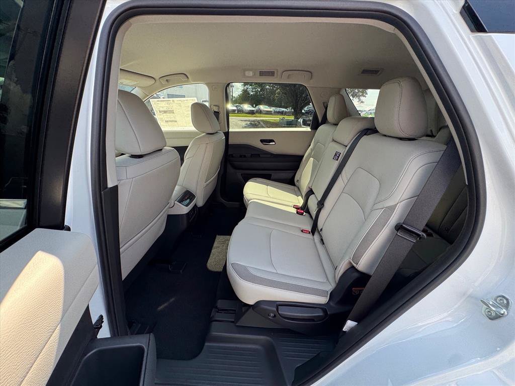 New 2026 Nissan Pathfinder SL FWD image 12