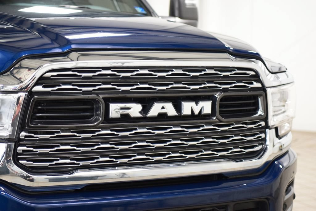 Used 2024 RAM 5500 4x4 Crew Cab image 5