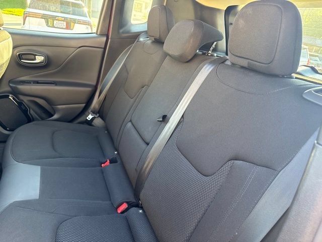Used 2019 Jeep Renegade Altitude w/ UConnect 8.4 Nav Group FWD image 8