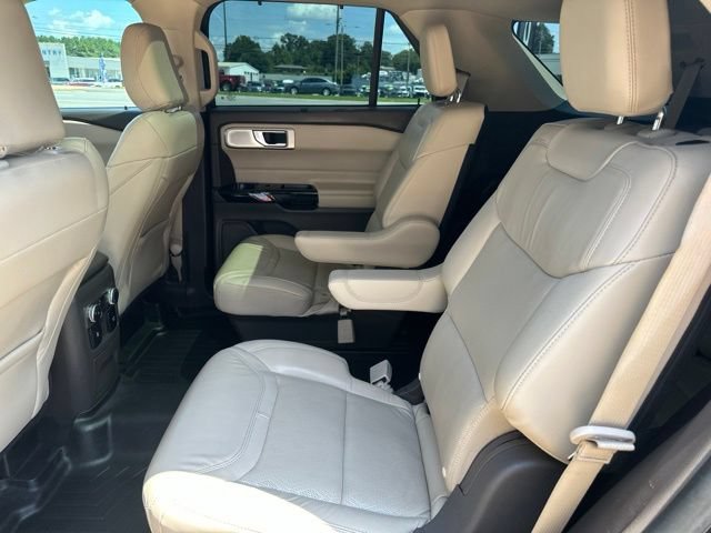 Used 2022 Ford Explorer Platinum w/ Equipment Group 601A AWD/4WD image 25