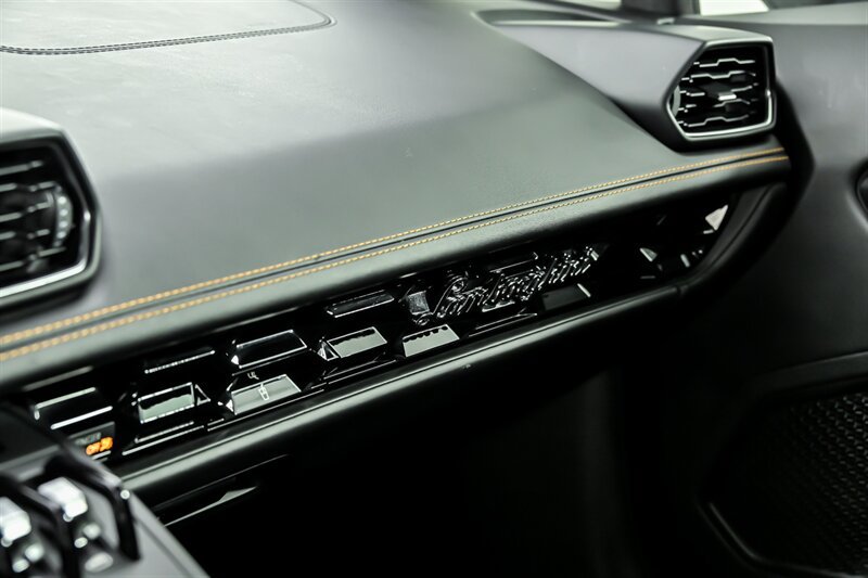 Used 2020 Lamborghini Huracan EVO RWD image 28