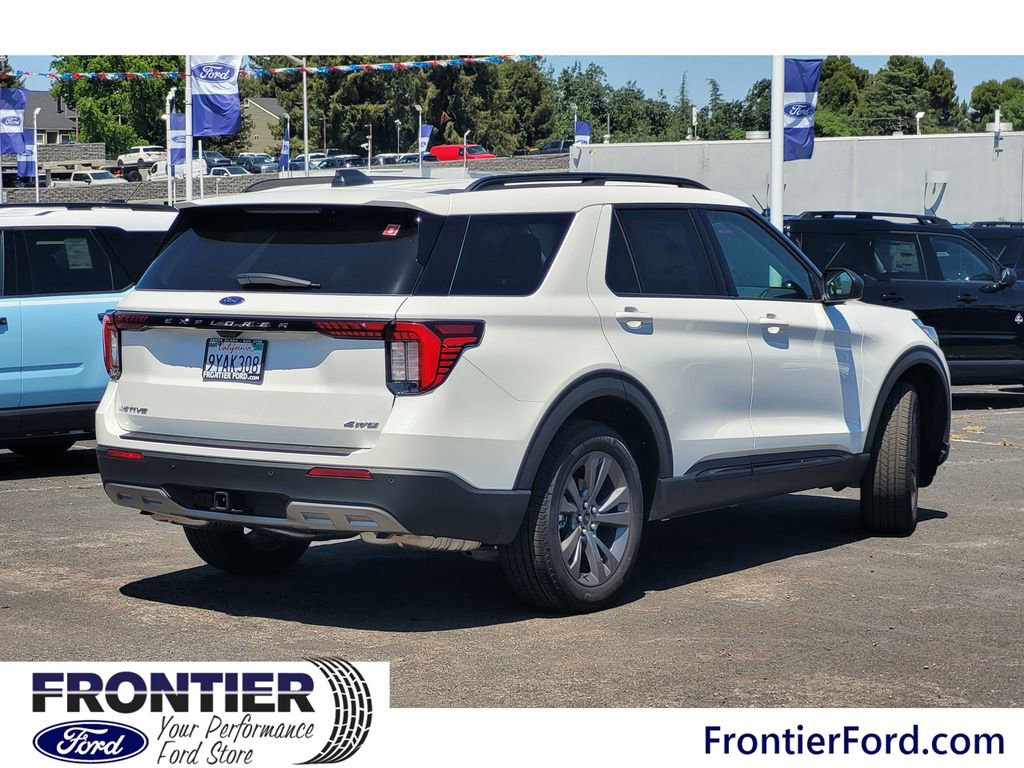 Used 2026 Ford Explorer Active AWD/4WD image 4