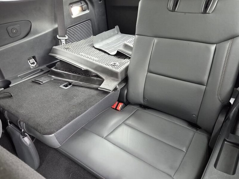 Used 2025 Ford Explorer Active w/ Active Comfort Package RWD image 9