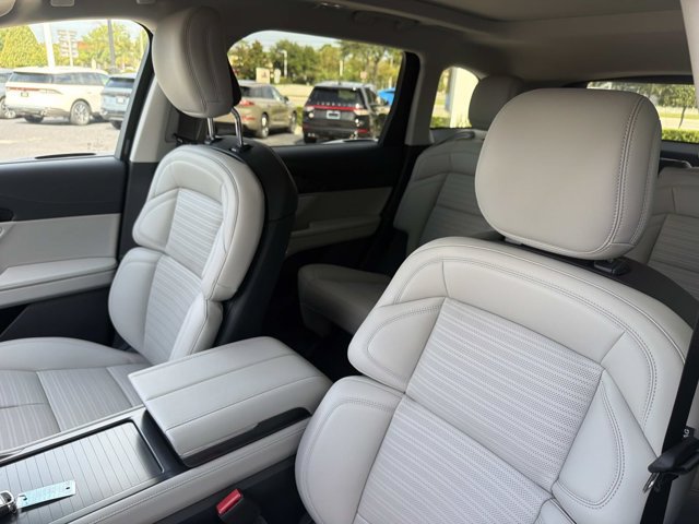 New 2026 Lincoln Nautilus Reserve AWD/4WD image 13