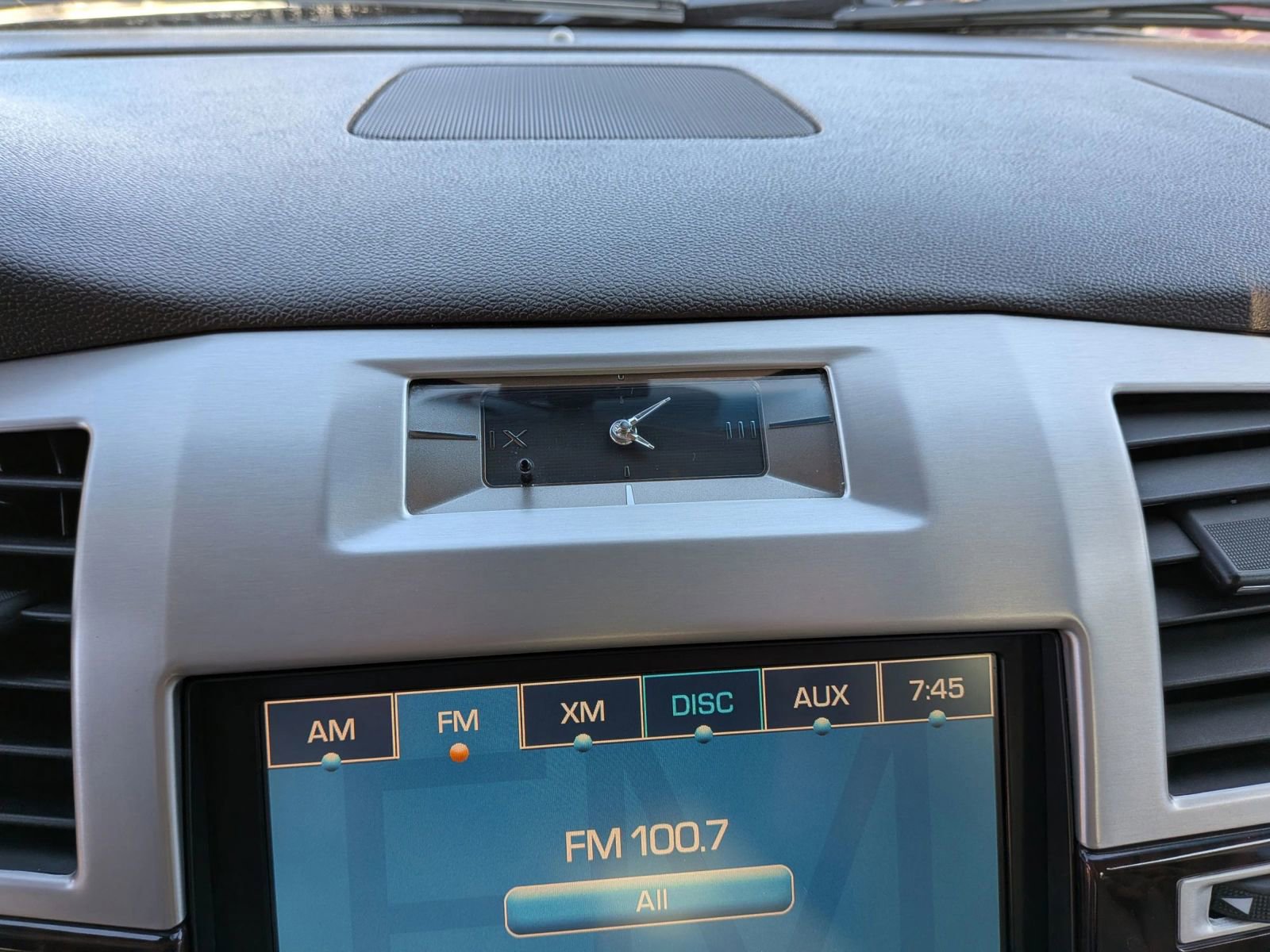 Used 2011 Cadillac Escalade Premium image 57