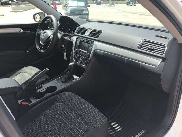 Used 2016 Volkswagen Passat 1.8T S image 8