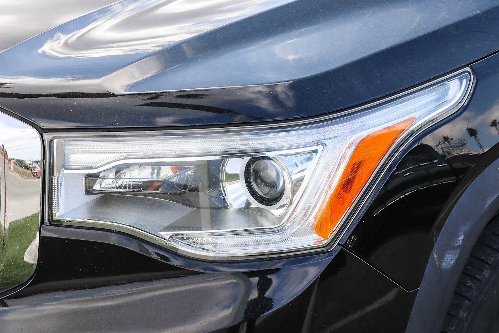 Used 2018 GMC Acadia SLE w/ Driver Alert Package I image 2