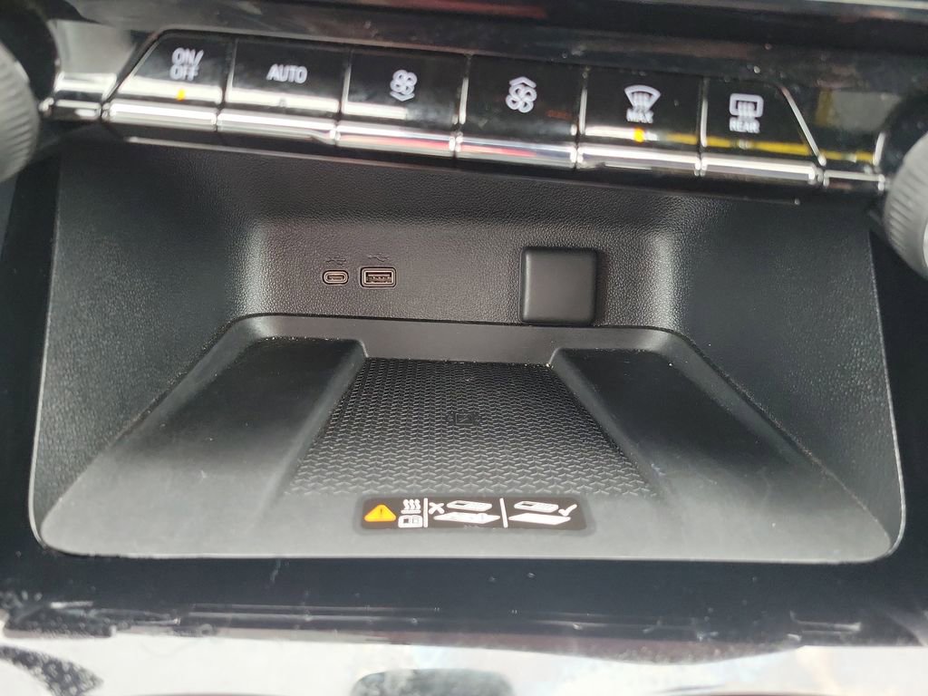 Used 2025 Chevrolet Traverse Z71 w/ LPO, Floor Liner Package image 22