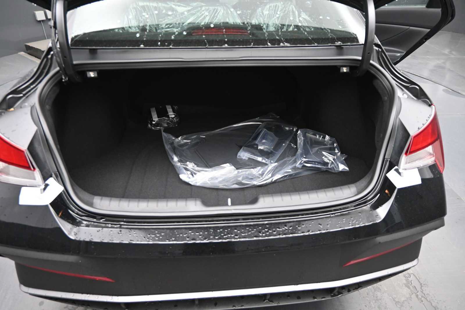 New 2026 Hyundai Elantra SE FWD image 15