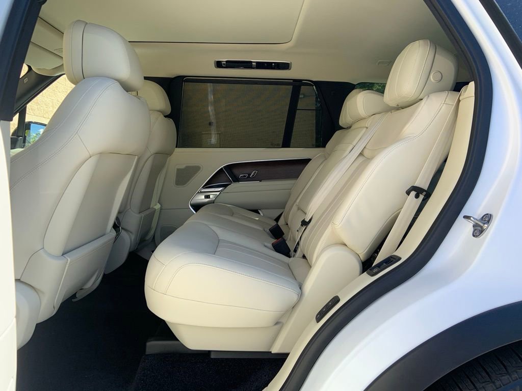 New 2025 Land Rover Range Rover Long Wheelbase SE image 13