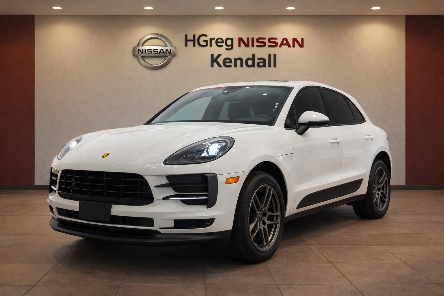 Used 2019 Porsche Macan AWD/4WD image 3
