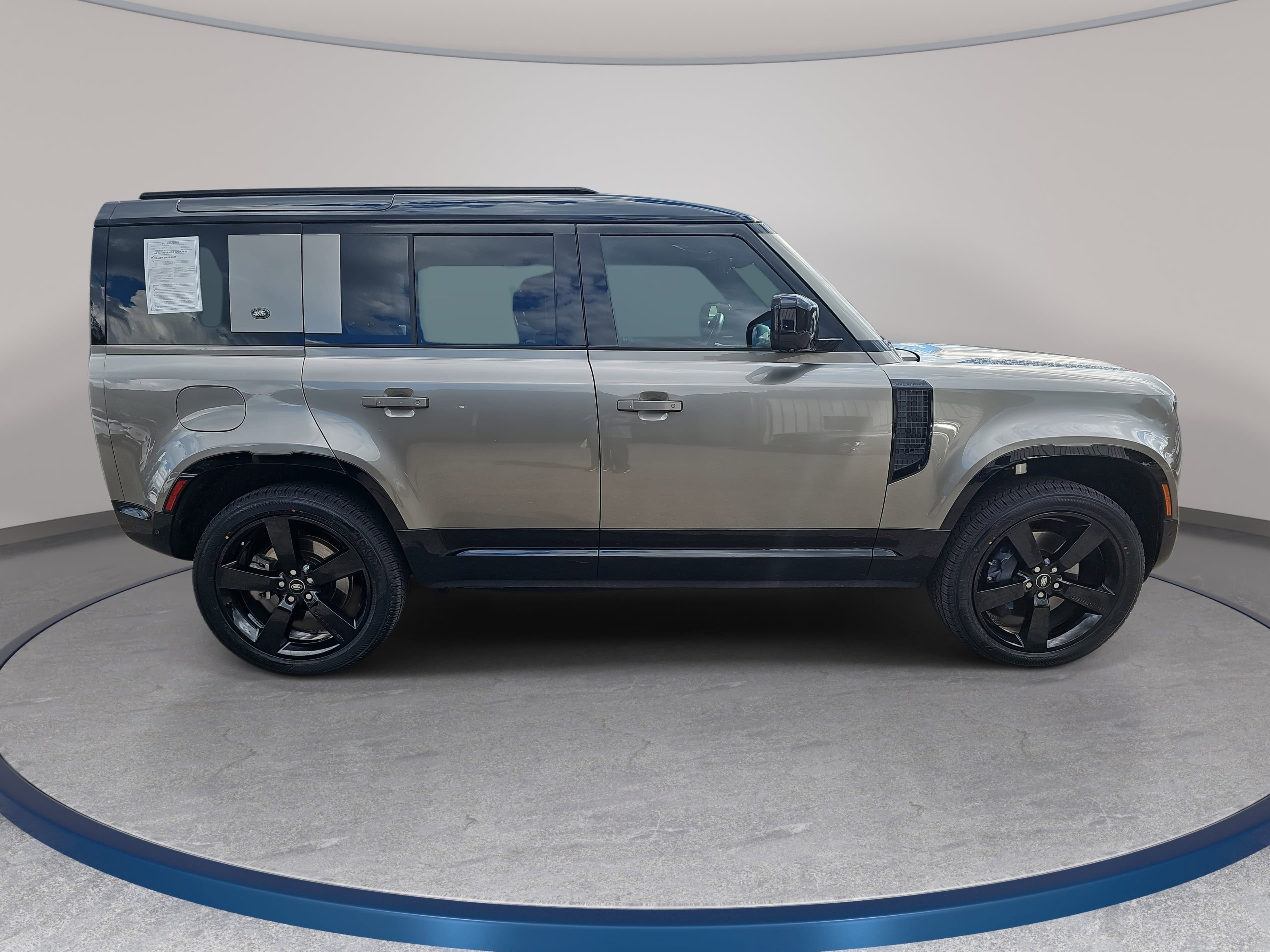 Used 2024 Land Rover Defender 110 X-Dynamic SE image 4