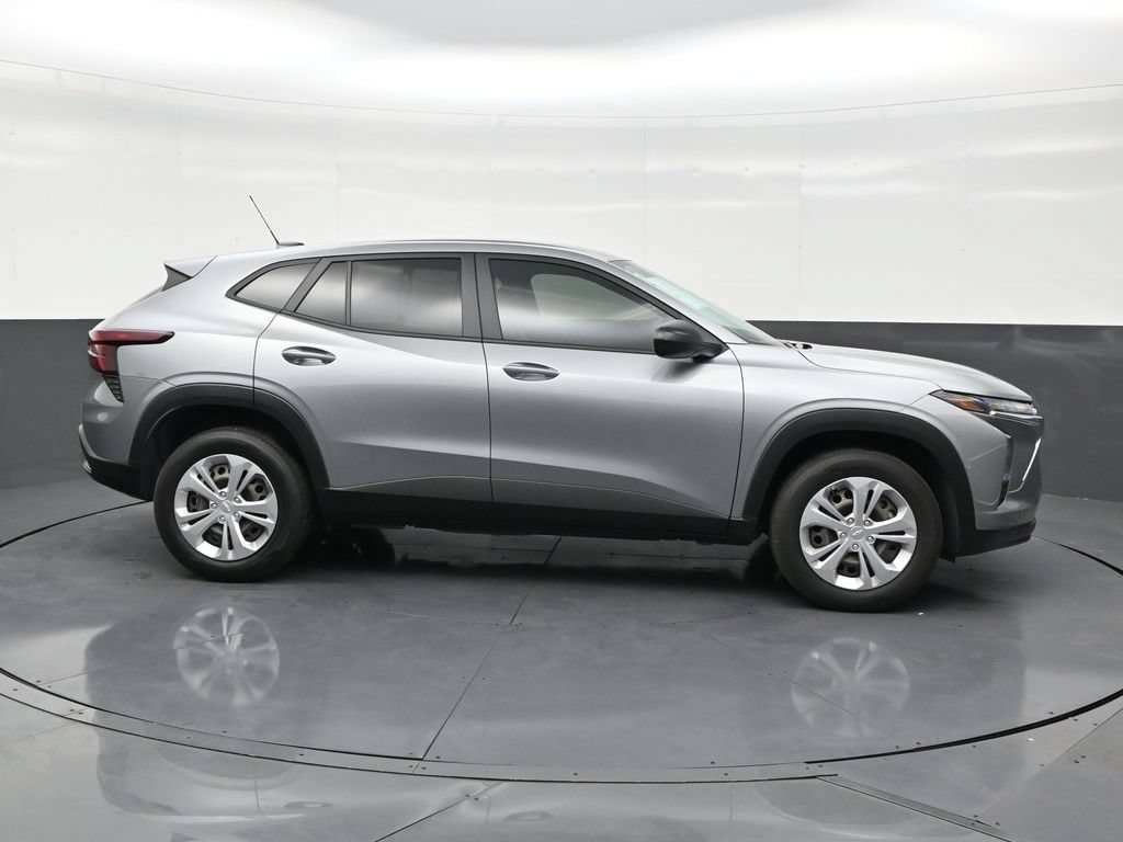 Used 2025 Chevrolet Trax LS FWD image 6