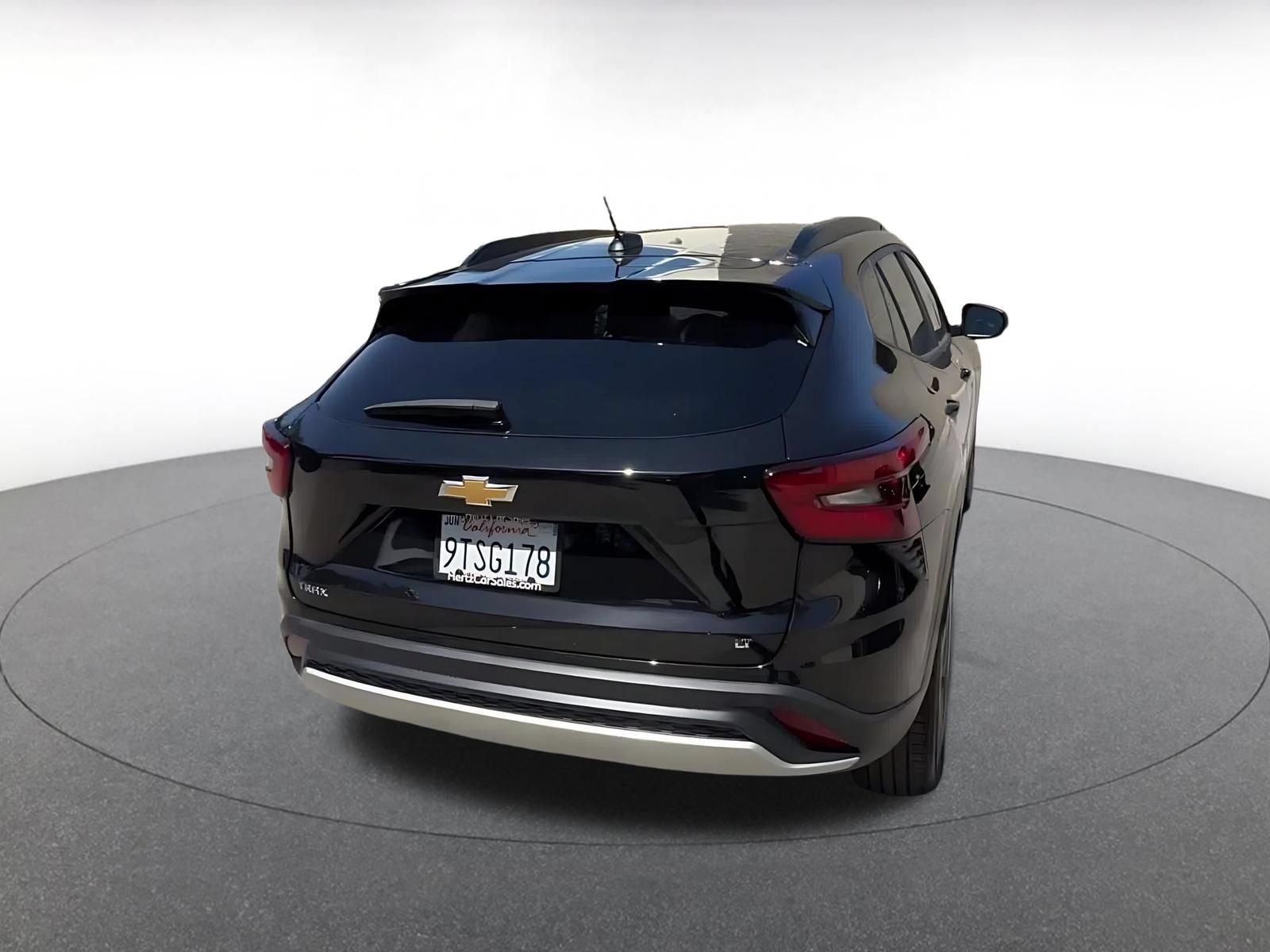 Used 2025 Chevrolet Trax LT FWD image 14