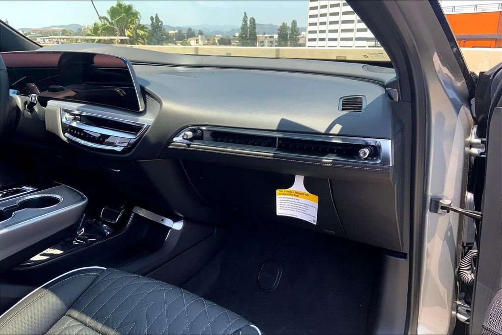 New 2026 Cadillac Lyriq V image 32