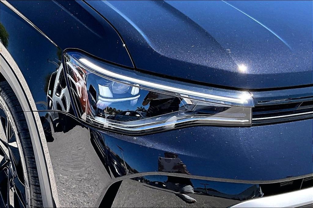 Certified 2025 Volkswagen Taos SE w/ Panoramic Sunroof Package image 12