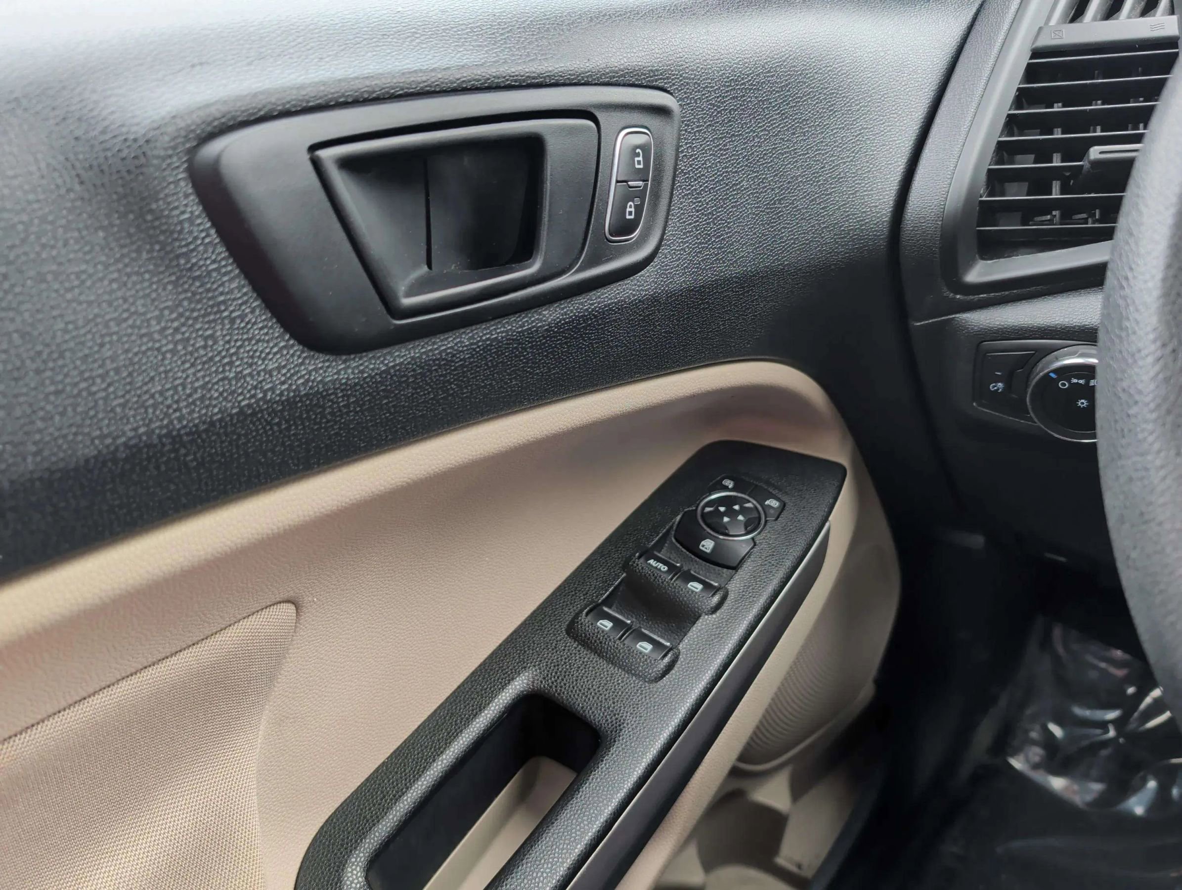 Used 2021 Ford EcoSport S FWD image 27