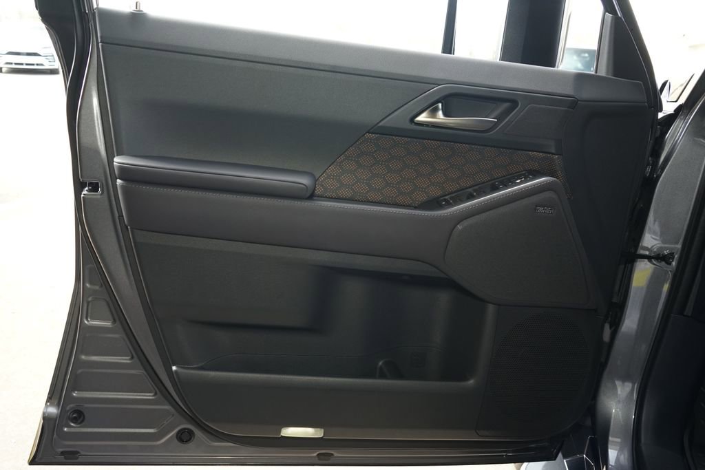 Used 2026 Lexus GX 550 w/ Accessory Package (2T) image 18