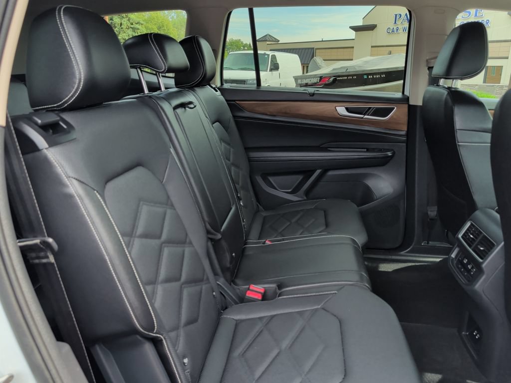 Used 2025 Volkswagen Atlas SE AWD/4WD image 35
