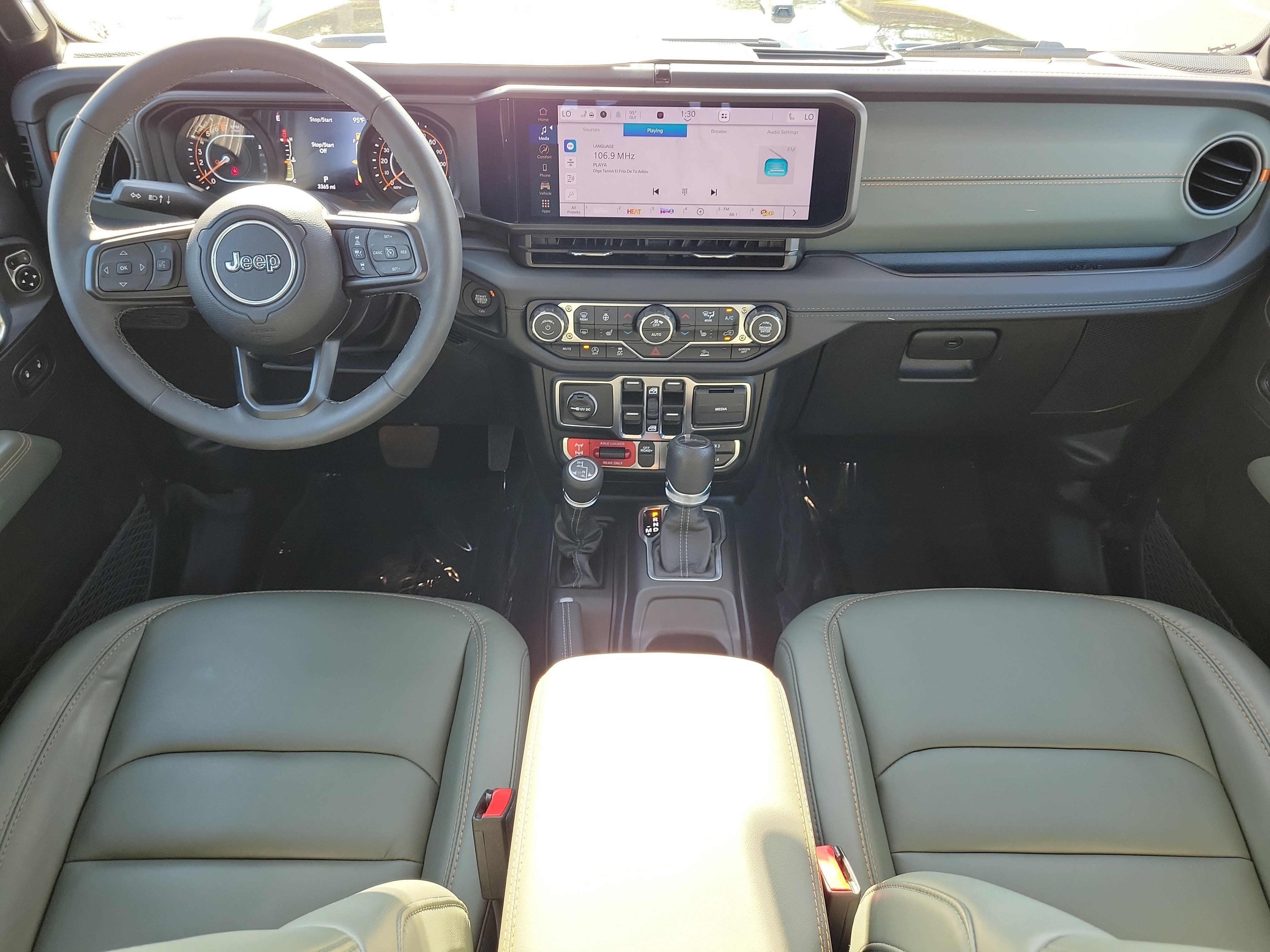 Used 2025 Jeep Gladiator Mojave w/ Convenience Group AWD/4WD image 14