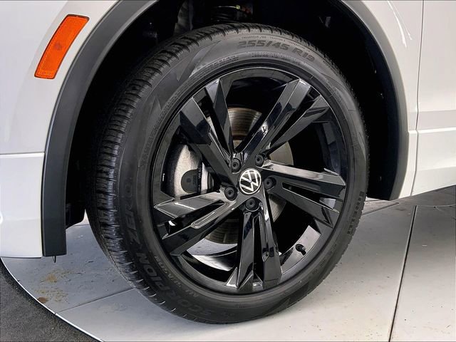 Certified 2023 Volkswagen Tiguan SE R-Line AWD/4WD image 9