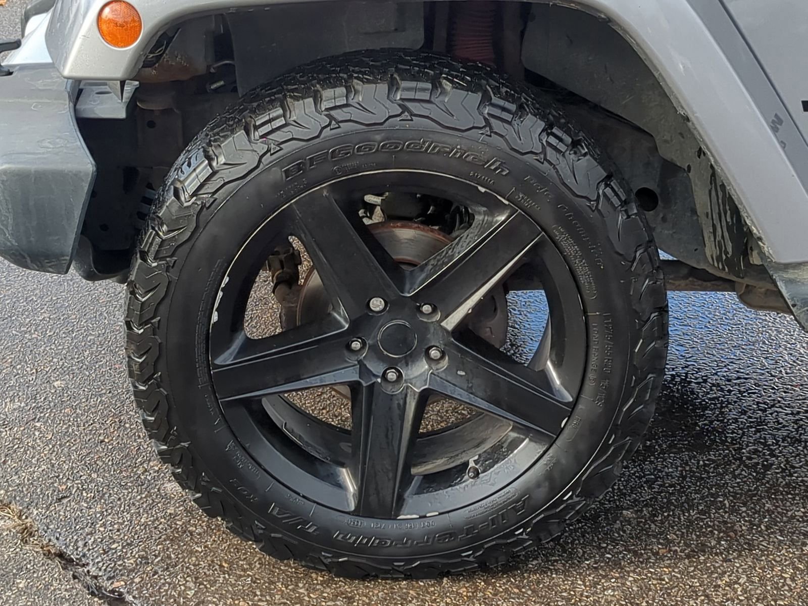 Used 2013 Jeep Wrangler Unlimited Sahara w/ Connectivity Group image 18