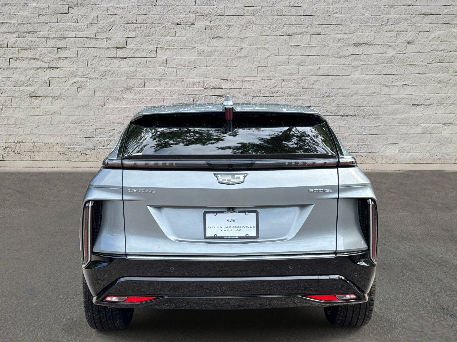 Used 2025 Cadillac Lyriq Luxury w/ LPO, Floor Liner Package AWD/4WD image 4