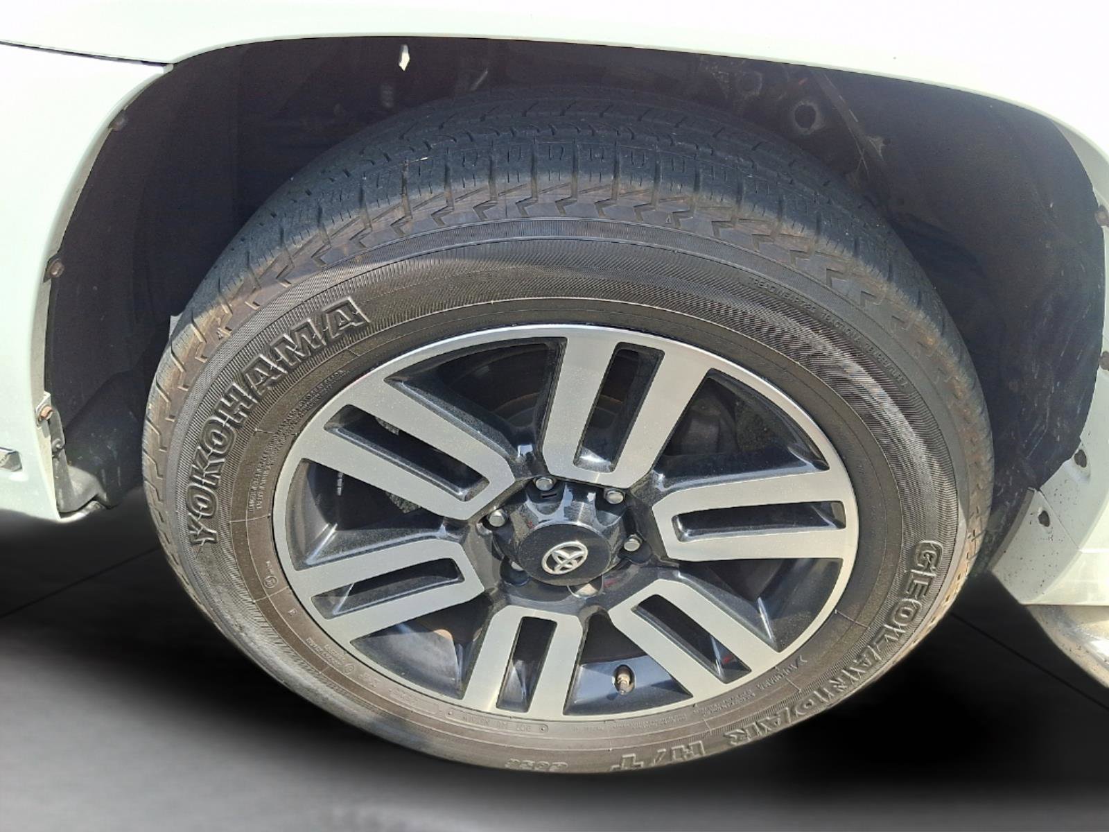 Used 2018 Toyota 4Runner Limited AWD/4WD image 32