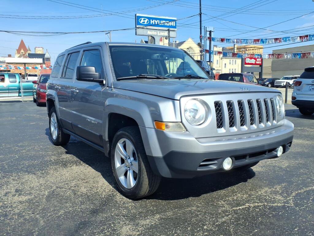 Used 2015 Jeep Patriot Latitude AWD/4WD image 3