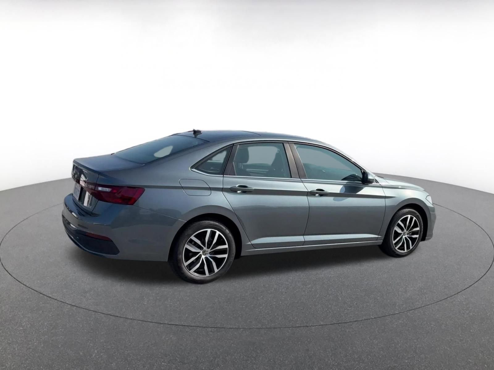 Used 2025 Volkswagen Jetta SE image 14